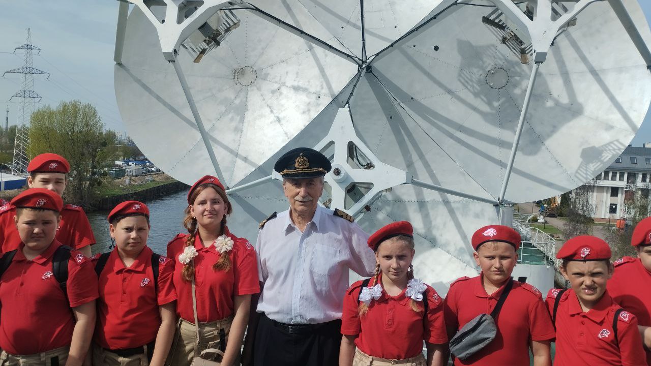 Юнармейцы нашей школы принимали присягу на борту легендарного корабля &amp;quot;Космонавт Виктор Пацаев&amp;quot;.